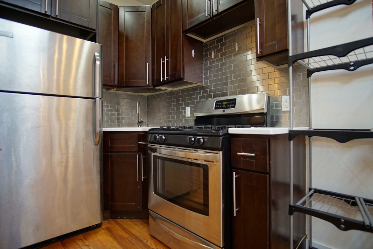 Primary Photo - 123 Lewis Ave