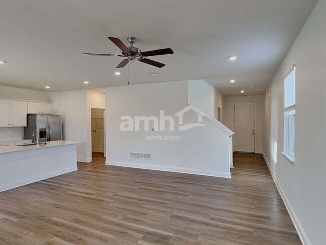 Foto del edificio - 1004 Heritage Blvd