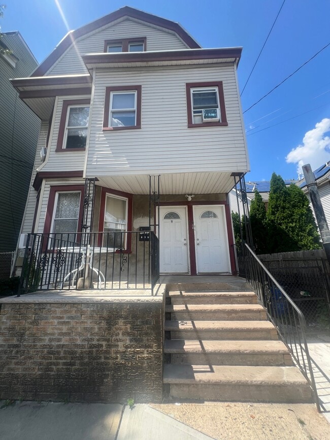 Building Photo - 635 S 19th St