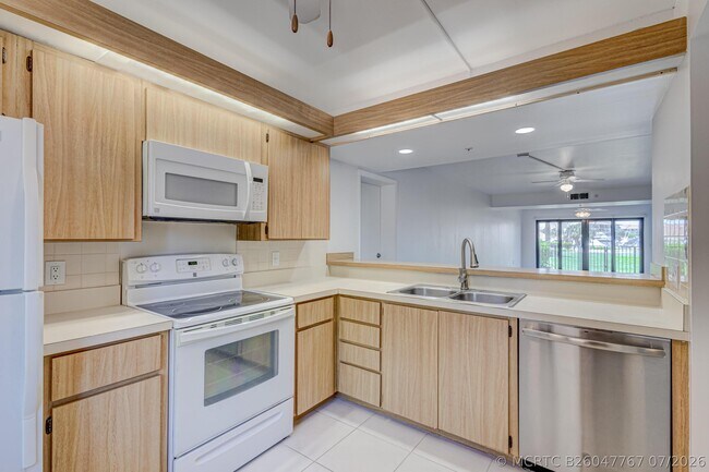 Building Photo - 901 Seafarer Cir