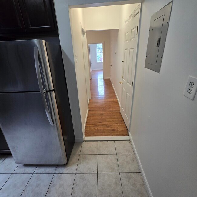 Foto del edificio - 207A Mallory Ave