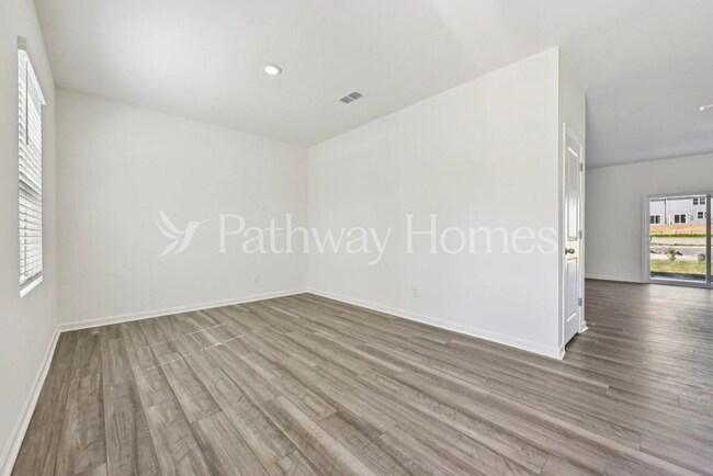 Foto del edificio - 12745 Haymarket Rd