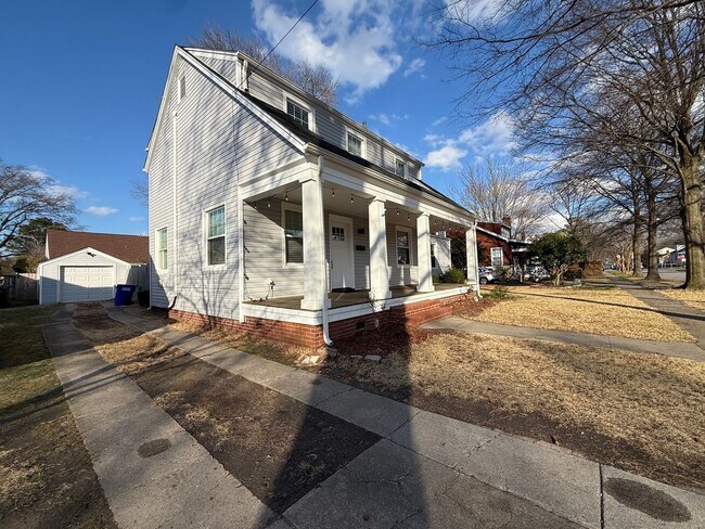 Building Photo - Charming 4-Bedroom Home with Modern Updates, Large Yard & Garage – Pet Friendly!