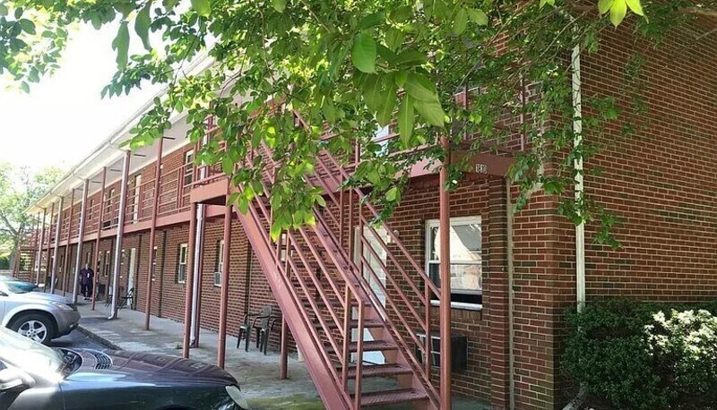 Primary Photo - 1810 Speedy Ave