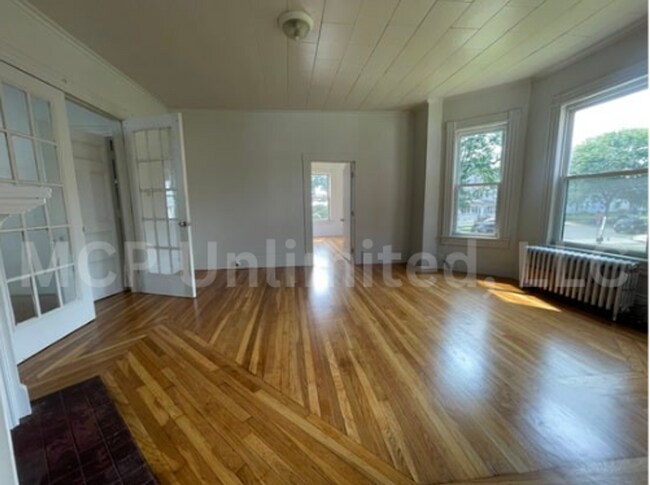 Foto del edificio - 75 Brown Ave