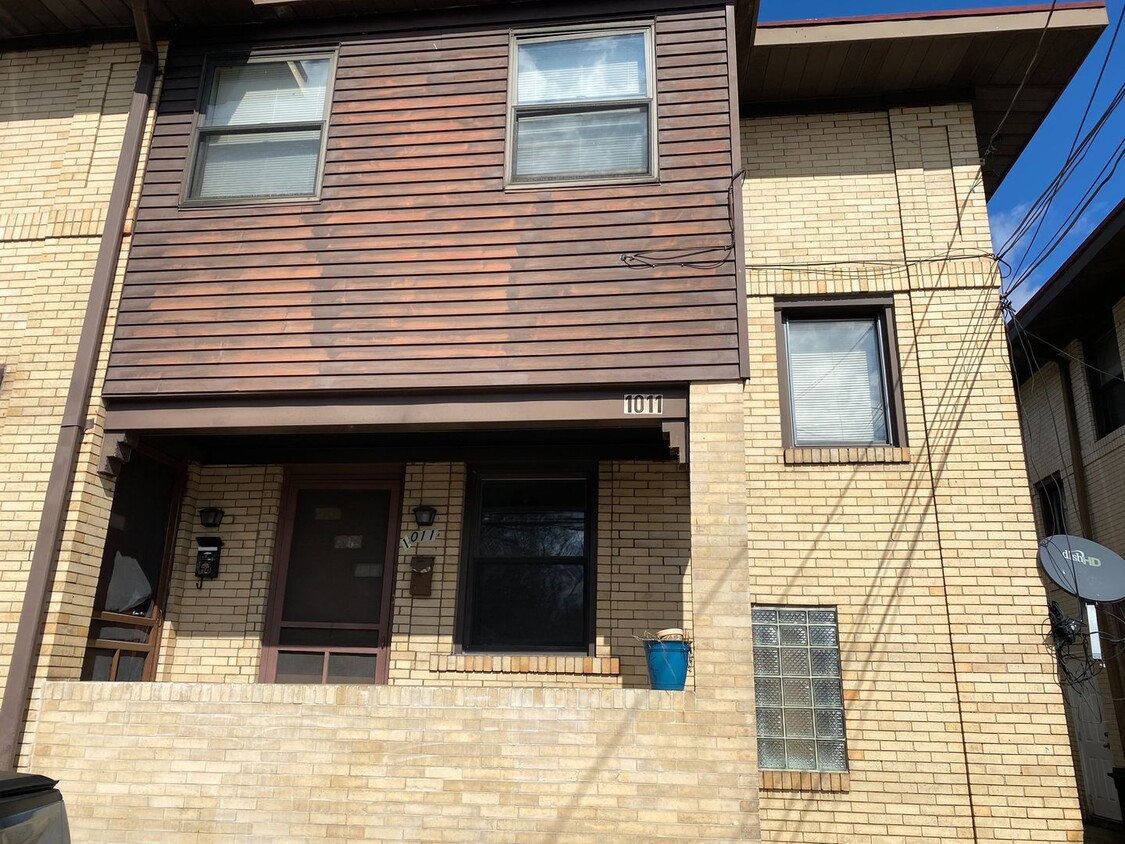 Primary Photo - 1011 Lilac St