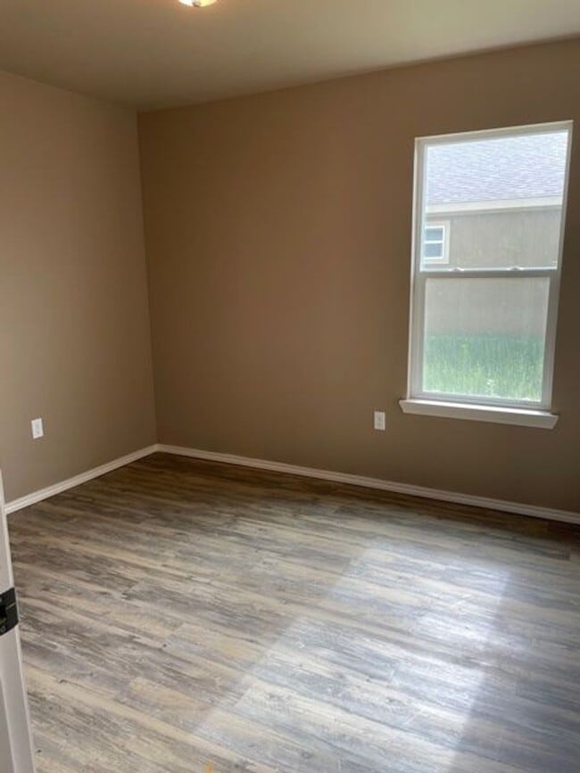 Foto del edificio - Super cute, 3 bedroom home. Outskirts of town