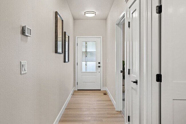 Foto del edificio - West Valley Luxury Townhome