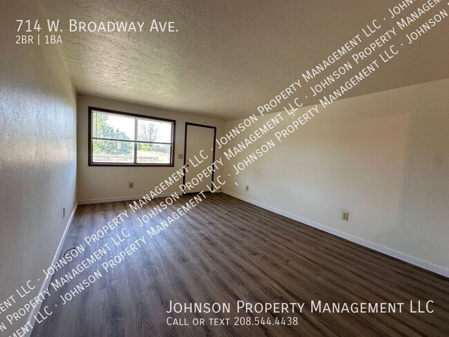 Building Photo - 714 W Broadway Ave