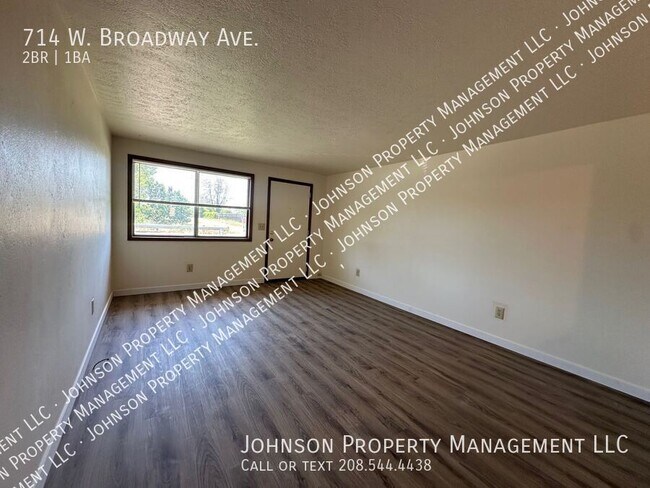 Foto del edificio - 714 W Broadway Ave