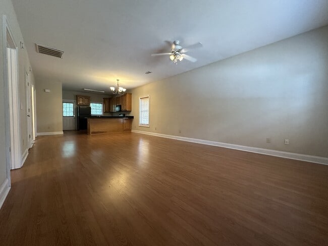 Building Photo - 353 E Longleaf Dr