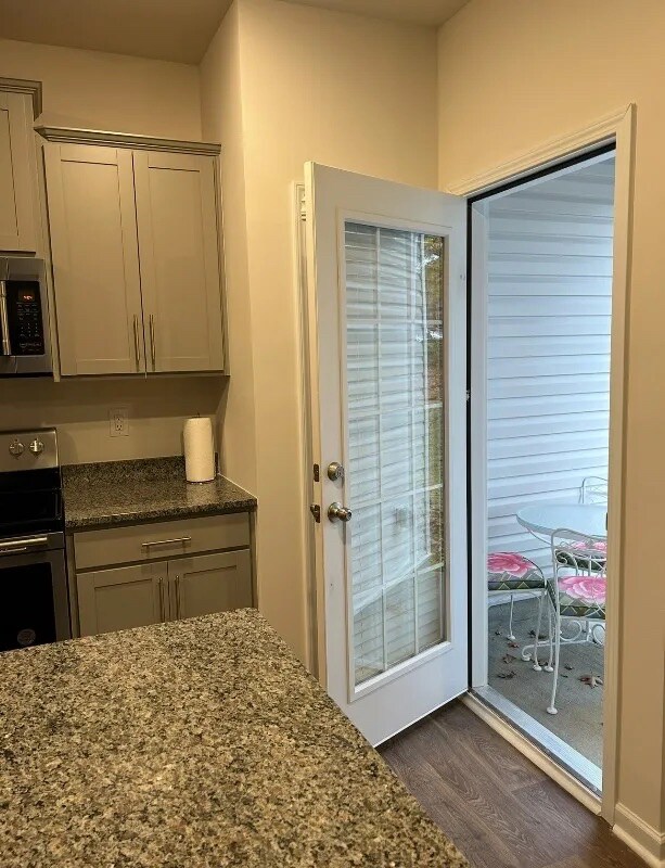 Foto del edificio - Room in Townhome on Murray Br Dr