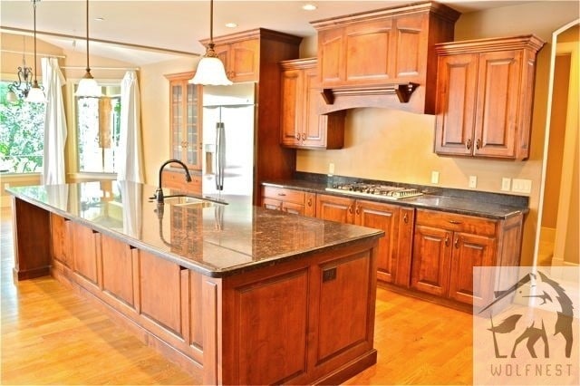 Building Photo - Luxuries 7 Bedroom Sandy Home