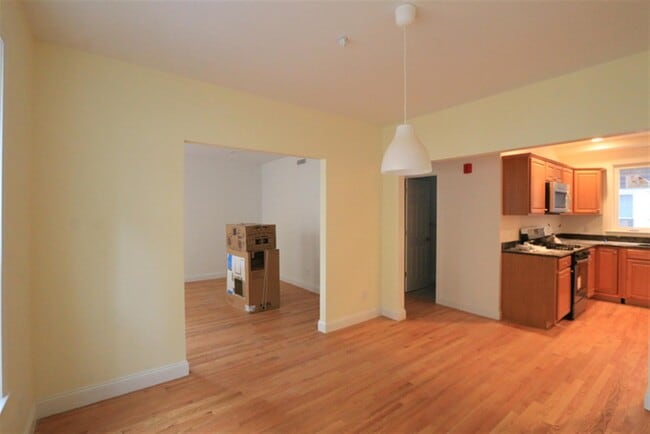 Building Photo - 29 Lewis St