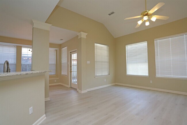 Foto del edificio - 7534 Orchard Hills Ln
