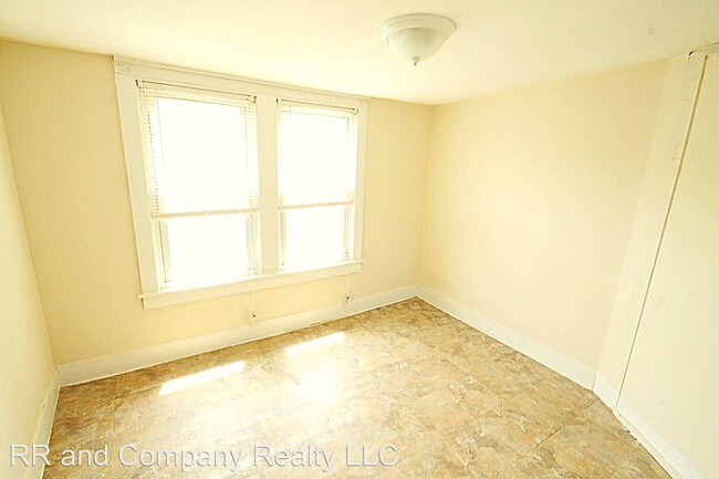 Building Photo - 214-216-216 Oak Grove Ave