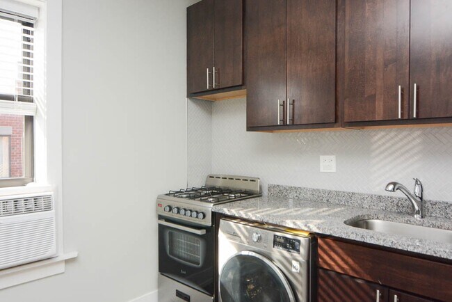 Foto del edificio - 434.5 W Belden Ave