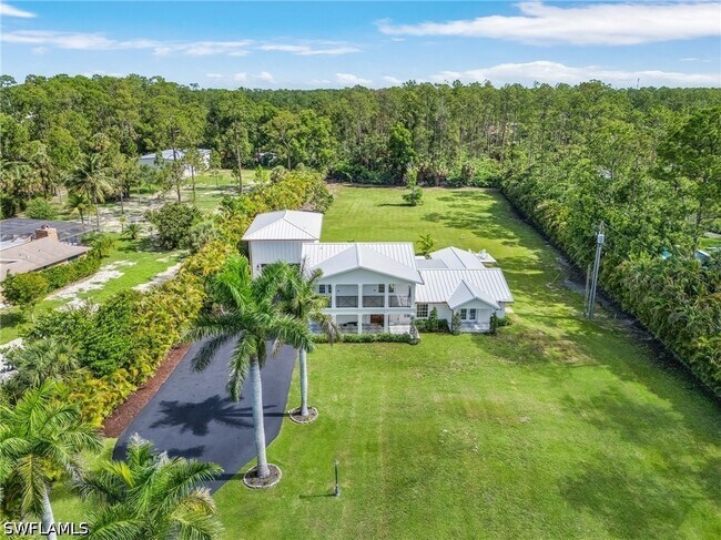Foto del edificio - 6155 Standing Oaks Ln