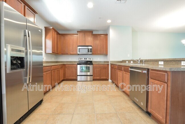 Foto del edificio - 1061 Charter Oak Ln