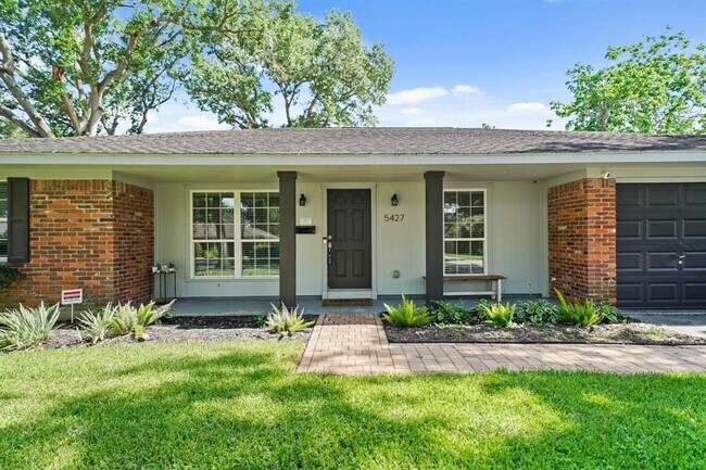 Foto del edificio - 5427 Stillbrooke Dr