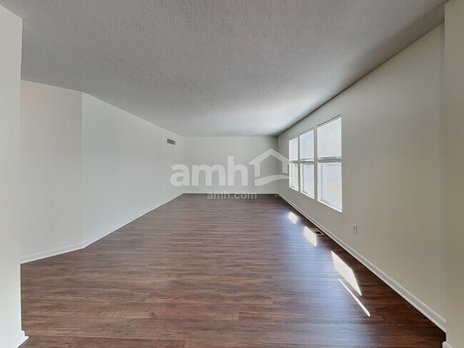 Foto del edificio - 213 Lights Pointe Ct