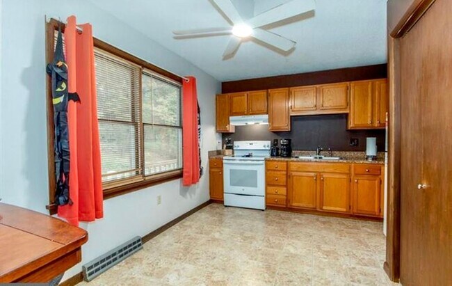 Foto del edificio - 228 W. Ardell Lane