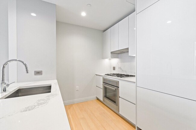 Building Photo - 135 Seaport Blvd