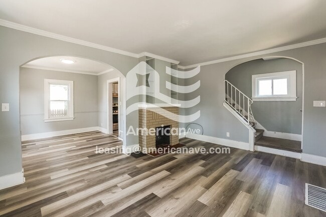 Building Photo - 324 Danberry St