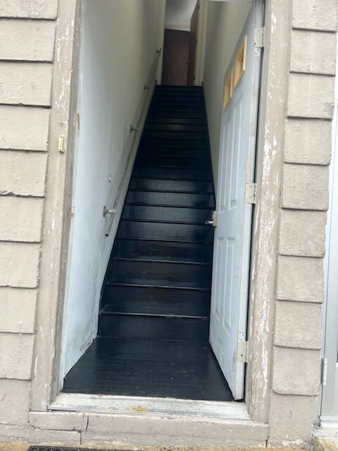 Building Photo - 121 Walnut St