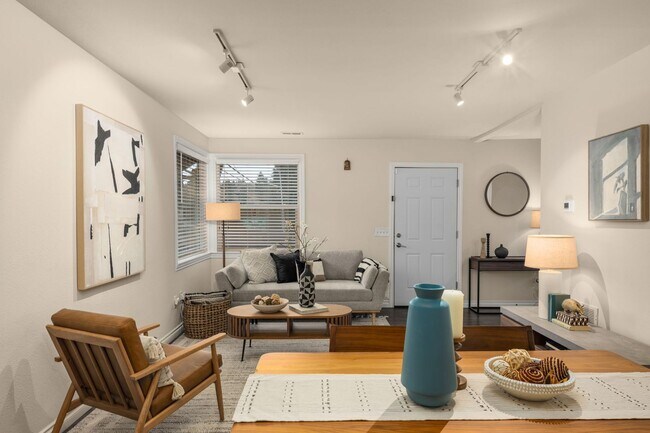 Foto del edificio - Updated Northgate Home with Modern Comfort, Privacy, and Great Walkability