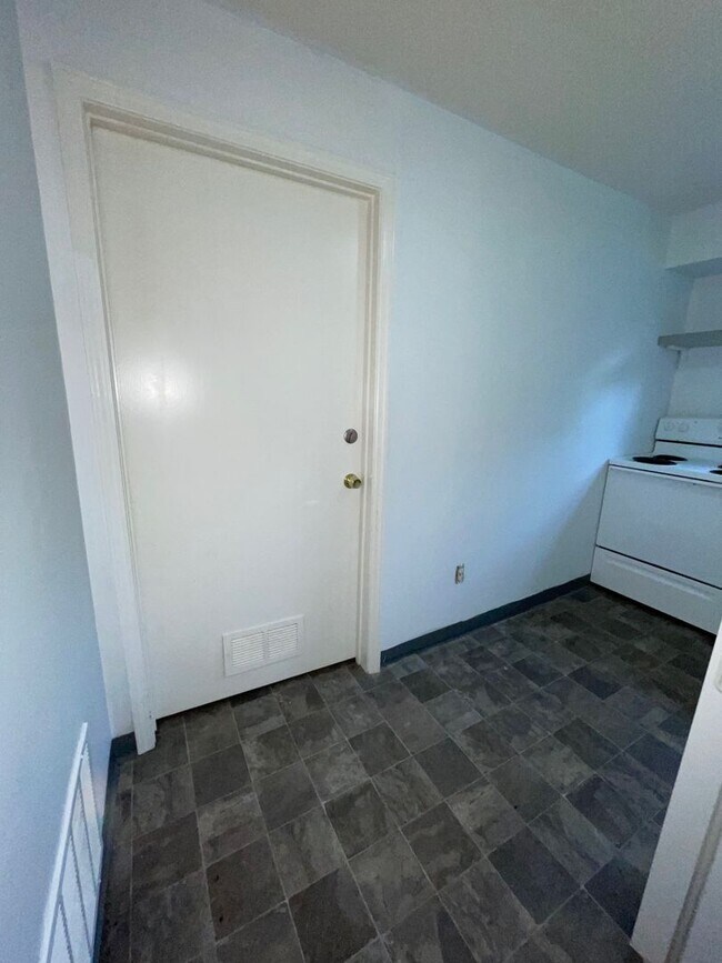 Foto del edificio - COMING SOON! Cute 2 Bedroom, 1 bathroom in...