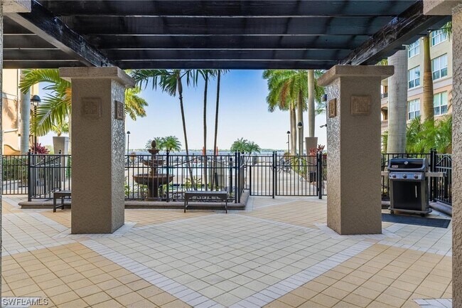 Foto del edificio - 2825 Palm Beach Blvd