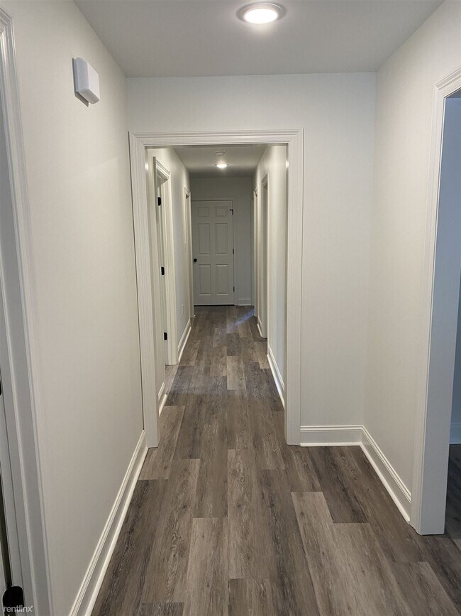 Building Photo - 4 br, 3 bath House - 1 York Circle