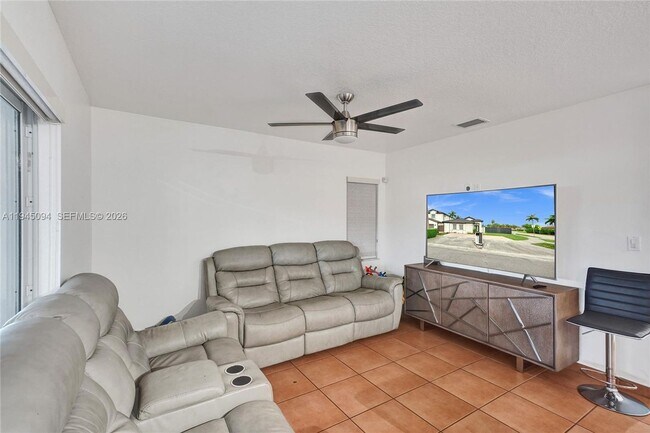 Foto del edificio - 898 NW 131st Ave