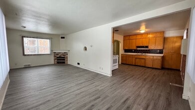 Building Photo - 141 11th Ave W