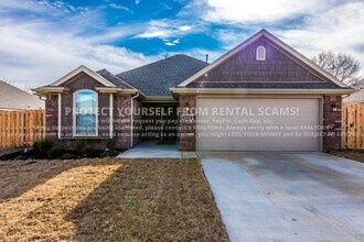 Building Photo - 1121 Gardenia St