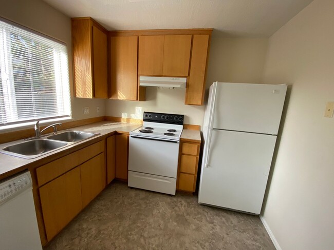 Building Photo - Remodeled 2 Bed 1.5 bath Springfield apartment