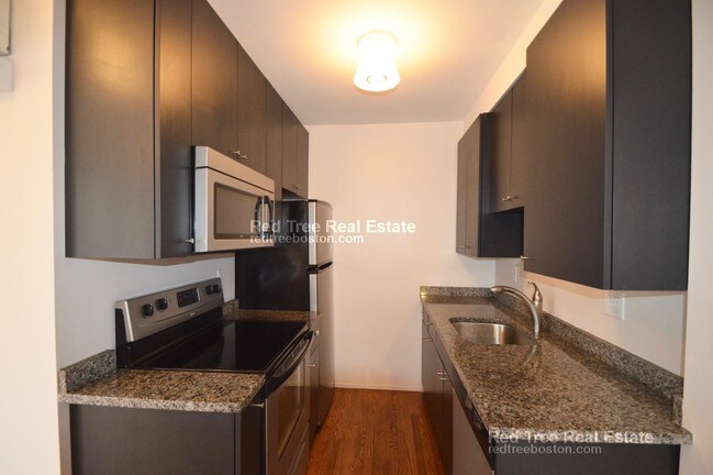 Building Photo - South End 1 Bed 1 Bath with Laundry in Unit