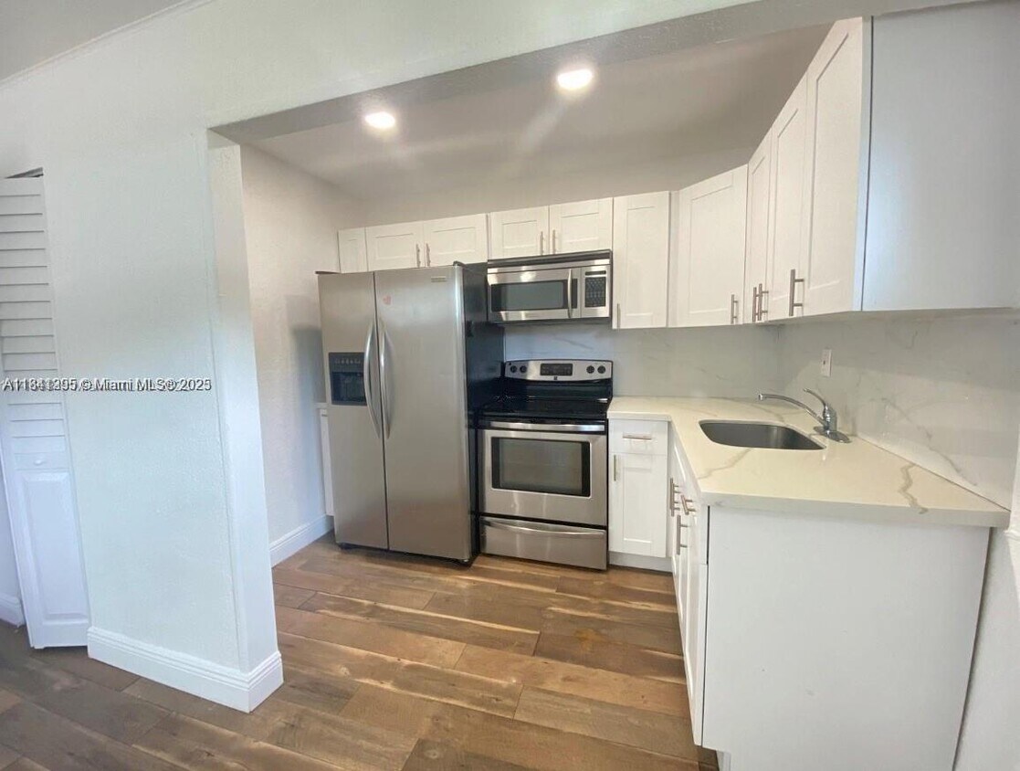 Foto principal - 1025 NW 7th Ave