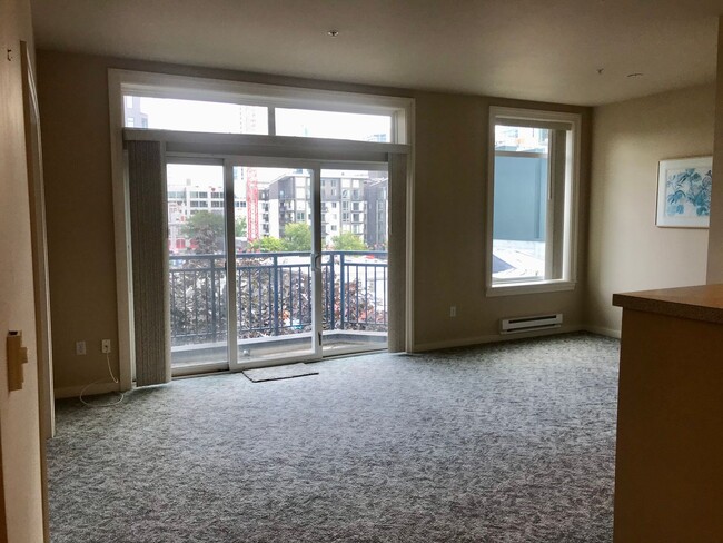 Building Photo - Lovely and Spacious Condo at Belltown Court!