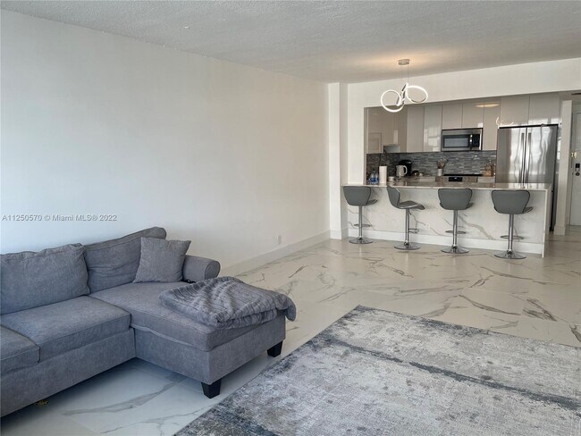 Foto del edificio - 3725 S Ocean Dr