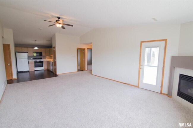 Building Photo - 3470 Parkwild Dr