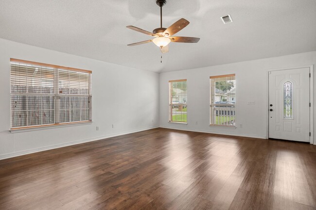 Building Photo - 5841 Last Big Tree Ln