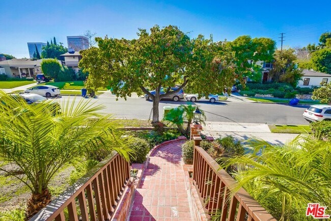 Foto del edificio - 1514 Kelton Ave