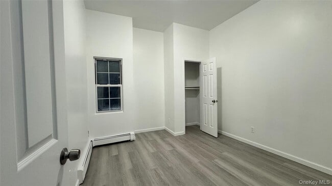 Foto del edificio - 109-04 Corona Ave.