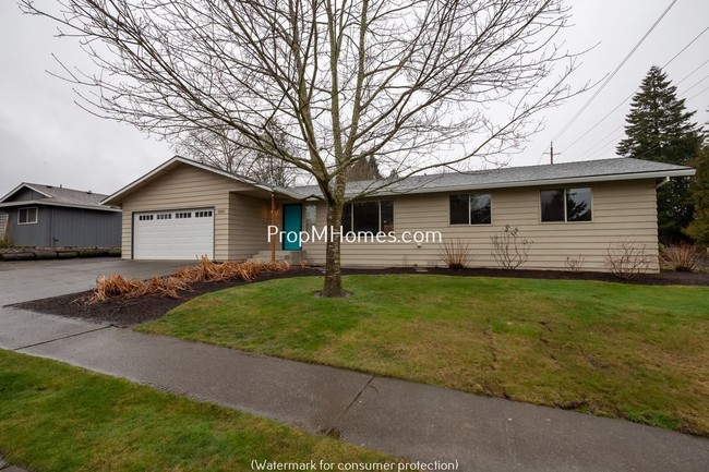 Building Photo - 20525 SW Shoshone Dr
