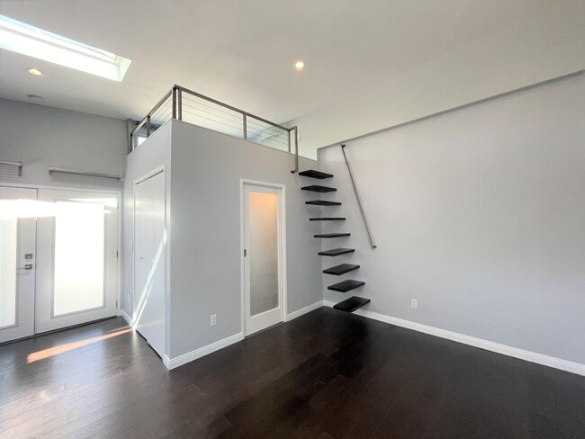 Building Photo - 829 Rose Ave