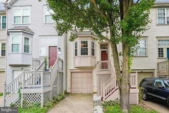 Building Photo - 104 Frazer Dr