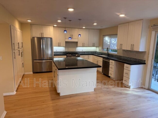 Building Photo - 516 Francisco St