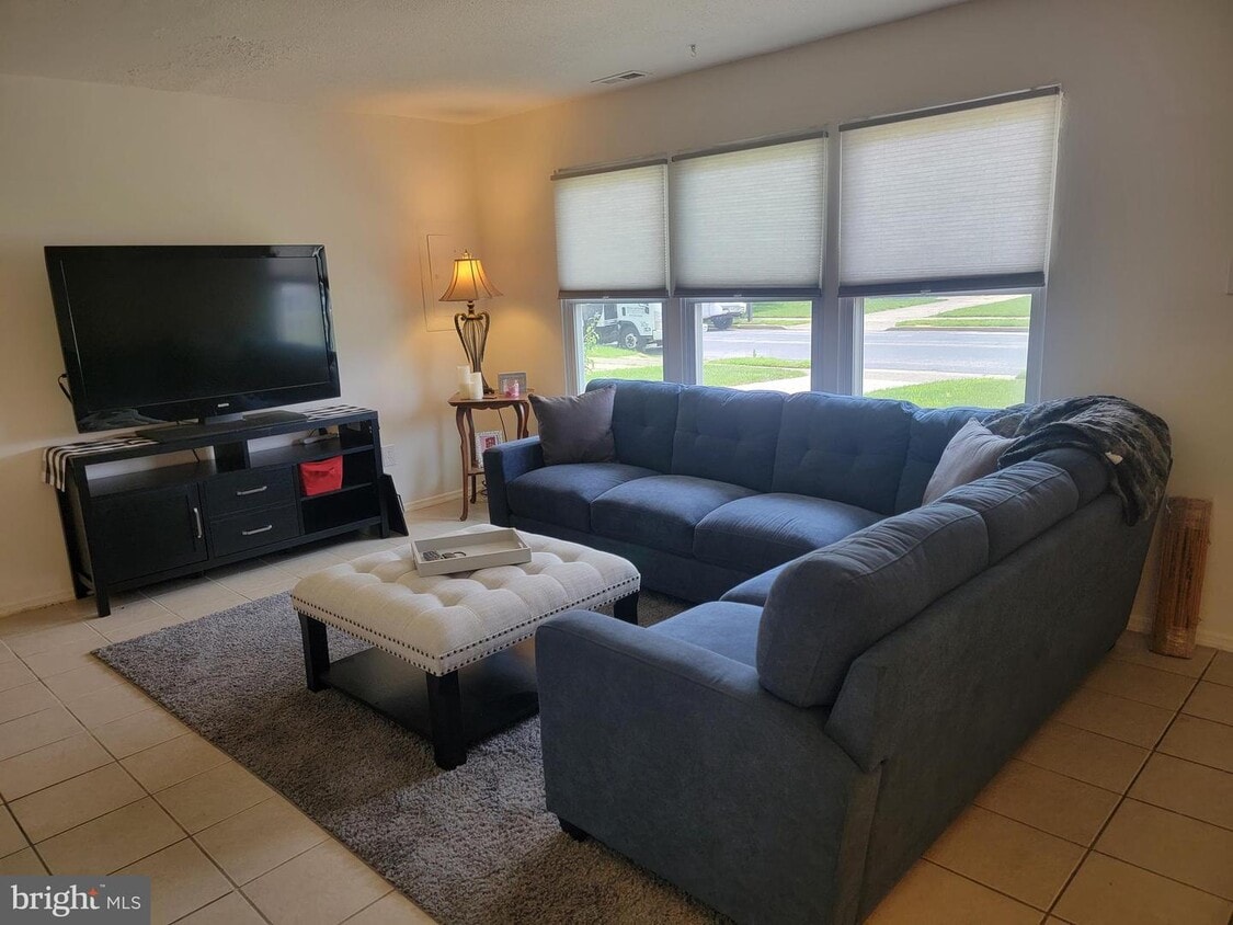 40 Farmhouse Rd, Gloucester Township, NJ 08081 House Rental in